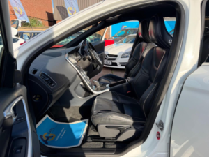 2015 Volvo Xc60 2.4 D5 R-Design Lux Nav Geartronic AWD Euro 5 5dr in White — image 4