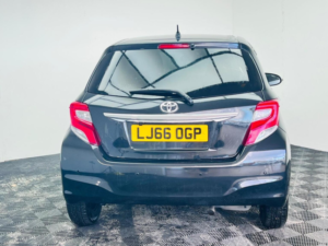 2016 Toyota Yaris 1.33 Dual Vvt-I Icon Multidrive S Euro 6 5dr in Black — image 6