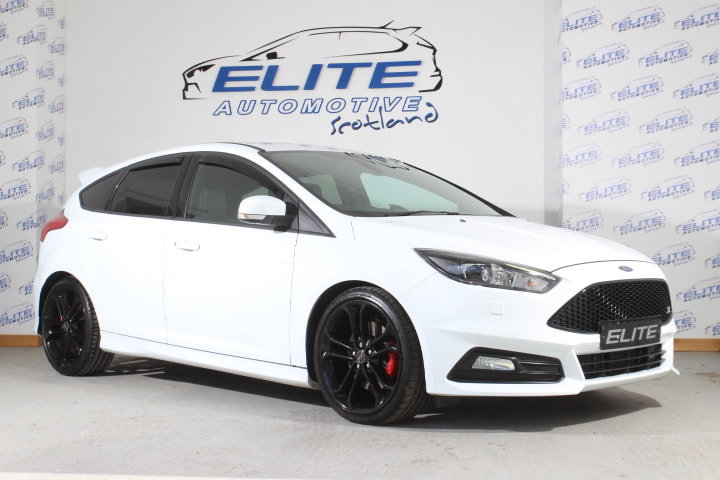 2016 Ford Focus 2.0t Ecoboost St-3 Hatchback 5dr Petrol Manual Euro 6 (s/s) (250 Ps) in White — image 1