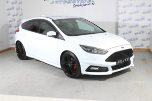 2016 Ford Focus 2.0t Ecoboost St-3 Hatchback 5dr Petrol Manual Euro 6 (s/s) (250 Ps) in White — image 3
