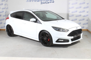 2016 Ford Focus 2.0t Ecoboost St-3 Hatchback 5dr Petrol Manual Euro 6 (s/s) (250 Ps) in White — image 4
