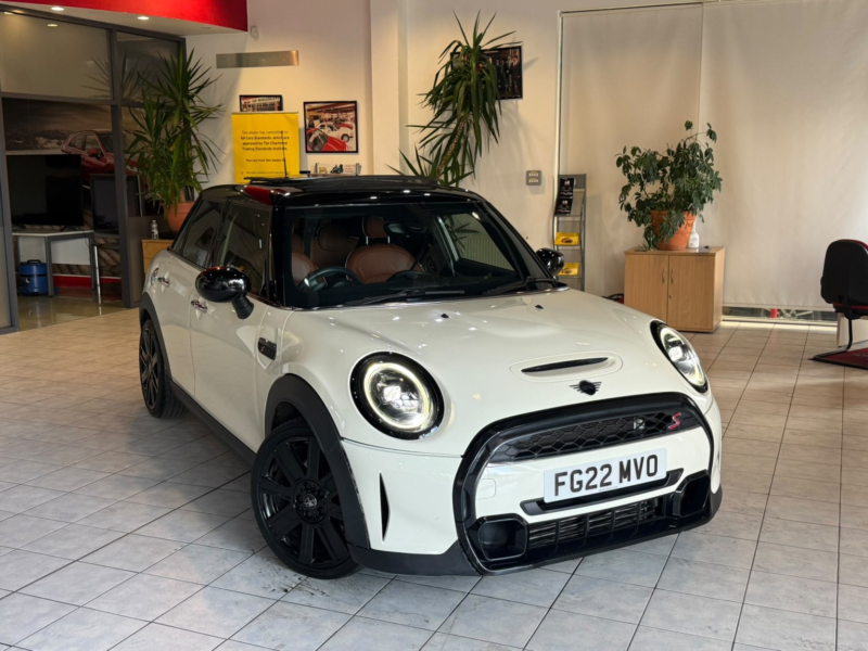 2022 MINI Hatch 2.0 5-Door Hatch Cooper S Exclusive in White — image 1