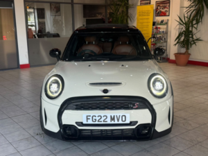 2022 MINI Hatch 2.0 5-Door Hatch Cooper S Exclusive in White — image 5