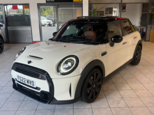 2022 MINI Hatch 2.0 5-Door Hatch Cooper S Exclusive in White — image 6