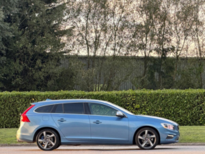 2013 Volvo V60 2.0 D3 R-Design Lux Nav Euro 5 (s/s) 5dr in Blue — image 2