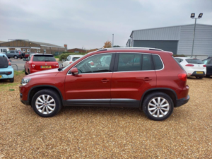2014 Volkswagen Tiguan 2.0 Tdi Bluemotion Tech Match DSG 4WD Euro 5 (s/s) 5dr in Red — image 4
