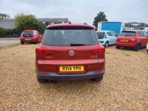 2014 Volkswagen Tiguan 2.0 Tdi Bluemotion Tech Match DSG 4WD Euro 5 (s/s) 5dr in Red — image 6