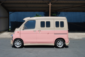 2005 Daihatsu Hijet Cargo 5d Dx Retro Styled in Pink — image 4