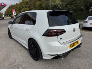 2015 Volkswagen Golf 2.0 Tsi Bluemotion Tech R in White — image 5
