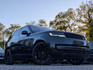 2022 Land Rover Range Rover 4.4 P530 V8 Autobiography Auto 4WD Euro 6 (s/s) 5dr in Black — image 4