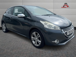 2013 Peugeot 208 1.6 E-Hdi Allure in Grey — image 2