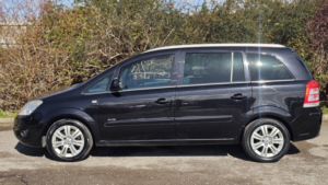 2010 Vauxhall Zafira 1.9 Cdti Elite in Black — image 5