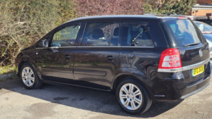 2010 Vauxhall Zafira 1.9 Cdti Elite in Black — image 6