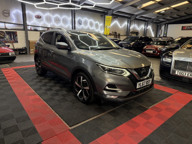 2017 Nissan Qashqai 1.5 Dci Tekna in Grey — image 1