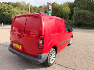 2019 Citroen Berlingo 1.6 Bluehdi 850 Enterprise Panel Van 5dr Diesel Manual L1 100 Bhp in Red — image 4