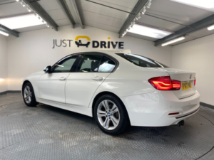 2017 BMW 3 Series 2.0 320i Sport Saloon 4dr Petrol Manual Euro 6 (s/s) (184 Ps) in White — image 4