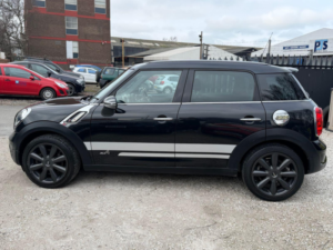 2011 MINI Countryman 1.6 Cooper S SUV 5dr Petrol Manual All4 Euro 5 (s/s) (184 Ps) in Black — image 4