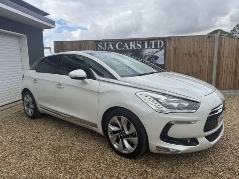 2014 Citroen Ds5 2.0 Hdi Dstyle in White — image 1