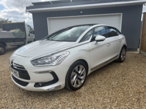 2014 Citroen Ds5 2.0 Hdi Dstyle in White — image 3
