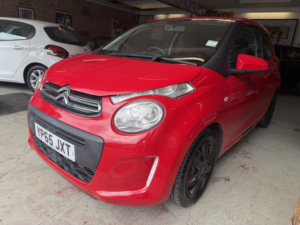 2015 Citroen C1 1.0 Vti Feel in Red — image 3