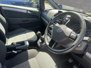 2011 Vauxhall Zafira 1.8 16v Exclusiv in Silver — image 2