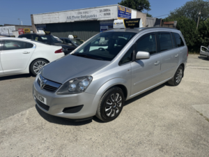 2011 Vauxhall Zafira 1.8 16v Exclusiv in Silver — image 4