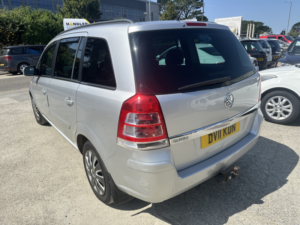 2011 Vauxhall Zafira 1.8 16v Exclusiv in Silver — image 6