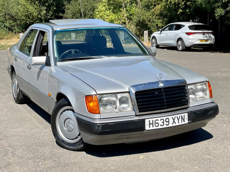 1990 Mercedes-Benz 200 2.0 E 4dr in Beige — image 1