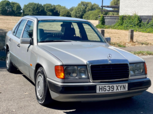 1990 Mercedes-Benz 200 2.0 E 4dr in Beige — image 2