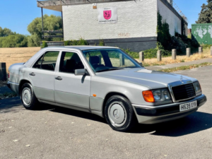 1990 Mercedes-Benz 200 2.0 E 4dr in Beige — image 3