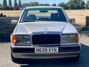 1990 Mercedes-Benz 200 2.0 E 4dr in Beige — image 4