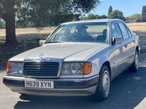 1990 Mercedes-Benz 200 2.0 E 4dr in Beige — image 5
