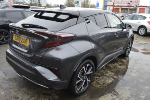 2018 Toyota C-Hr 1.8 Vvt-H Dynamic in Grey — image 2