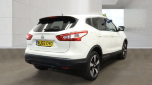 2015 Nissan Qashqai 1.2 Dig-T N-Tec 2WD Euro 6 (s/s) 5dr in White — image 4