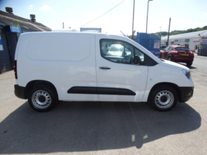 2021 Vauxhall Combo 1.5 Turbo D 2300 Edition L1 H1 Euro 6 (s/s) 4dr in White — image 4