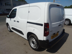 2021 Vauxhall Combo 1.5 Turbo D 2300 Edition L1 H1 Euro 6 (s/s) 4dr in White — image 6