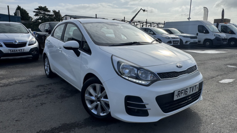 2016 Kia Rio 1.4 Crdi Ecodynamics 2 in White — image 1
