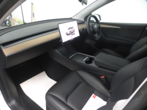 2022 Tesla Model Y (dual Motor) Long Range SUV 5dr Electric Auto 4wde (384 Bhp) in White — image 3