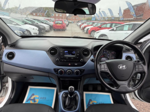2015 Hyundai I10 1.2 Premium Euro 5 5dr in White — image 2