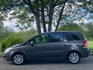 2010 Vauxhall Zafira 1.8 16v Design Euro 4 5dr in Grey — image 4