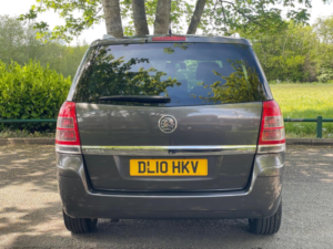 2010 Vauxhall Zafira 1.8 16v Design Euro 4 5dr in Grey — image 6