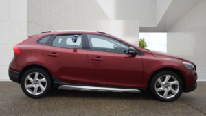 2016 Volvo V40 Cross Country 2.0 D2 Lux Auto Euro 6 (s/s) 5dr in Red — image 4
