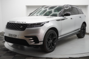 2019 Land Rover Range Rover Velar 2.0 P250 R-Dynamic Se Auto 4WD Euro 6 (s/s) 5dr in Silver — image 2