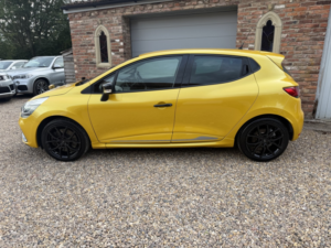 2015 Renault Clio 1.6 Renaultsport Nav 200 Auto in Yellow — image 4