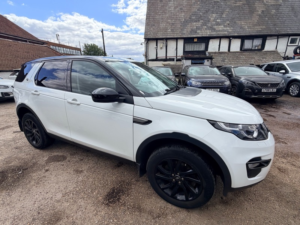 2018 Land Rover Discovery Sport Td4 Se Tech in White — image 5