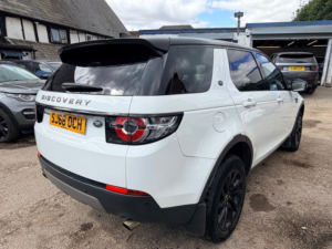 2018 Land Rover Discovery Sport Td4 Se Tech in White — image 6