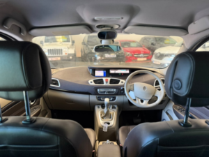 2010 Renault Grand Scenic 2.0 Dci Privilege Tomtom in Grey — image 2