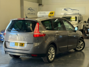 2010 Renault Grand Scenic 2.0 Dci Privilege Tomtom in Grey — image 6