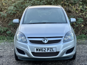 2013 Vauxhall Zafira 1.6 16v Exclusiv in Silver — image 2