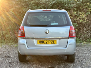 2013 Vauxhall Zafira 1.6 16v Exclusiv in Silver — image 6